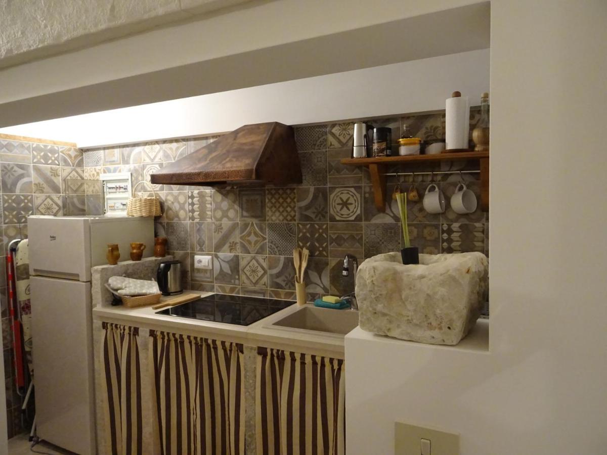 Гостевой дом Trulli Di Zia Tata Локоротондо Экстерьер фото
